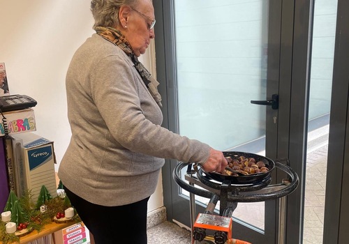 CASTAÑAS ASADAS EN EL CENTRO DE DÍA