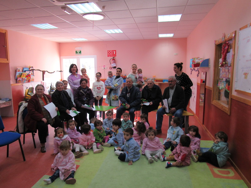 Los pequeños de la Escuela Infantil reciben una visita especial