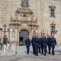 VISITA DE LA GUARDIA REAL A ORGAZ